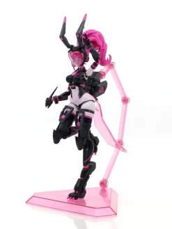 Plastic Models><noscript><img width=