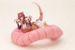 Plastic Models><noscript><img width=