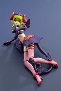 Plastic Models><noscript><img width=