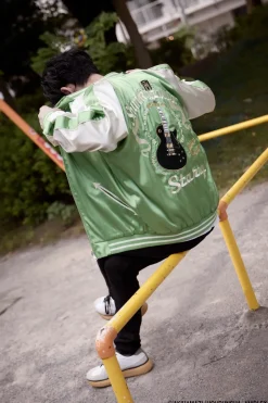 Jackets & Hoodies><noscript><img width=
