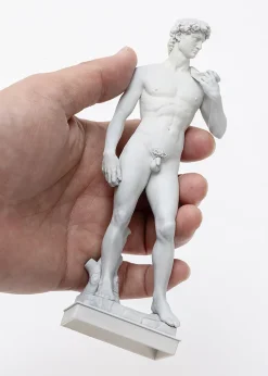 Plastic Models><noscript><img width=