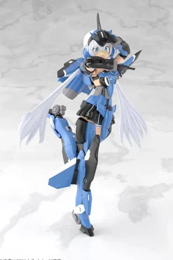 Plastic Models><noscript><img width=