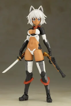Plastic Models><noscript><img width=