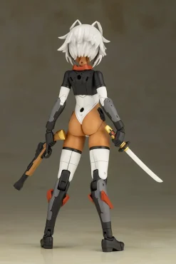 Plastic Models><noscript><img width=