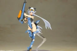 Plastic Models><noscript><img width=