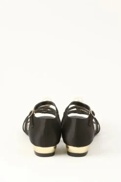 Footwear><noscript><img width=