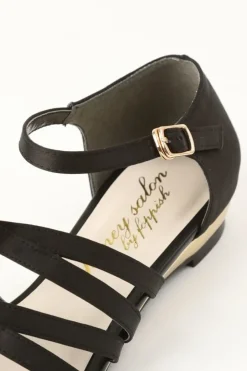 Footwear><noscript><img width=