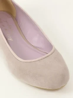 Footwear><noscript><img width=