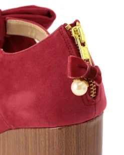 Footwear><noscript><img width=