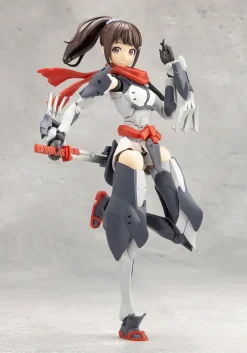 Plastic Models><noscript><img width=