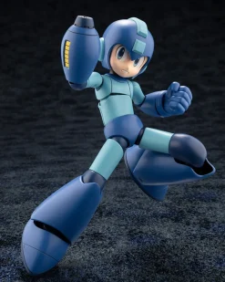 Plastic Models><noscript><img width=