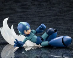 Plastic Models><noscript><img width=