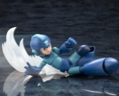 Plastic Models><noscript><img width=