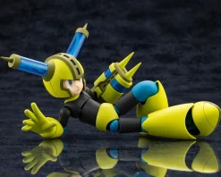 Plastic Models><noscript><img width=