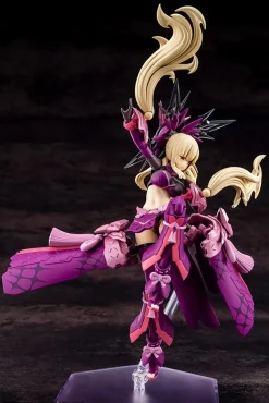 Plastic Models><noscript><img width=