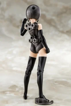 Plastic Models><noscript><img width=