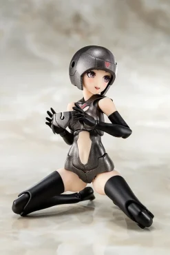 Plastic Models><noscript><img width=