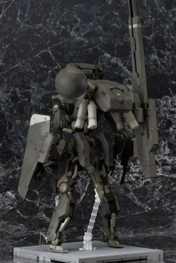 Plastic Models><noscript><img width=