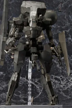 Plastic Models><noscript><img width=