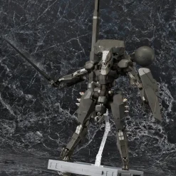 Plastic Models><noscript><img width=