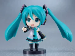 Plastic Models><noscript><img width=
