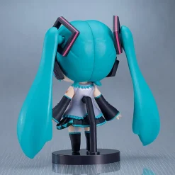 Plastic Models><noscript><img width=