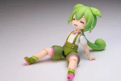 Plastic Models><noscript><img width=
