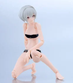 Plastic Models><noscript><img width=