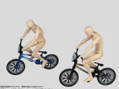 Plastic Models><noscript><img width=