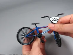 Plastic Models><noscript><img width=