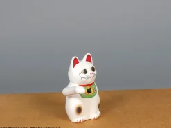 Plastic Models><noscript><img width=