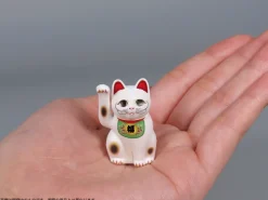 Plastic Models><noscript><img width=