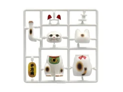 Plastic Models><noscript><img width=
