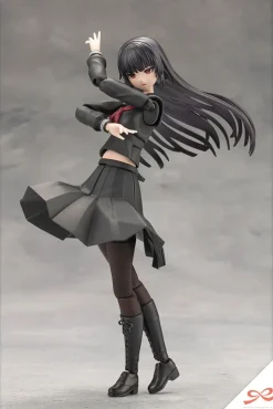 Plastic Models><noscript><img width=