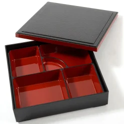 Bento Containers>Traditional Black & Red Bento Box