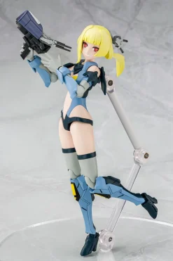 Plastic Models><noscript><img width=